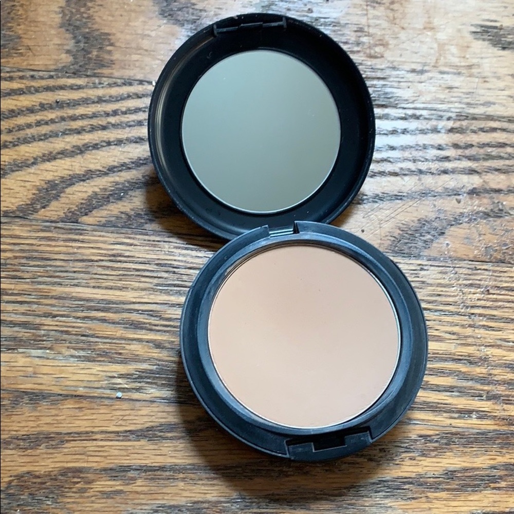 NW 35 MAC Studio Fix powder foundation
